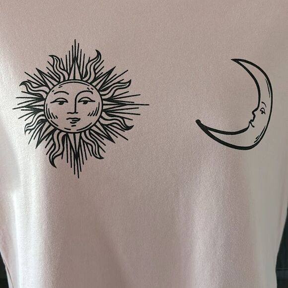 SHEIN Light Pink Sun & Moon Graphic Tee – Size M (8/10) - Picture 5 of 7